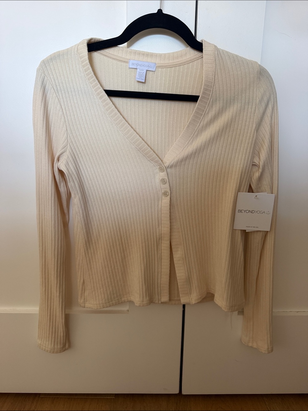 NWT Beyond Yoga Cream Ribbed V-Neck Button Front Cardigan